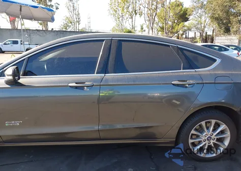 2017 Ford Fusion Energi Se Luxury из США, поврежденный, VIN 3FA6P0PU9HR329389